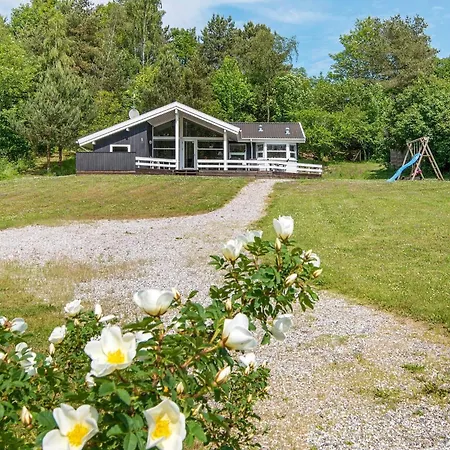 Beachside Bliss In Lyngsbaek - By Traum * 埃贝尔托夫特